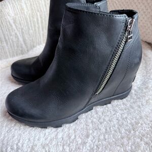 Sorel Black Ankle Booties with Side Zipper